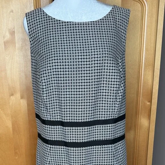 Kasper Black & White Dress, Like New, Size 16W - Picture 3 of 6